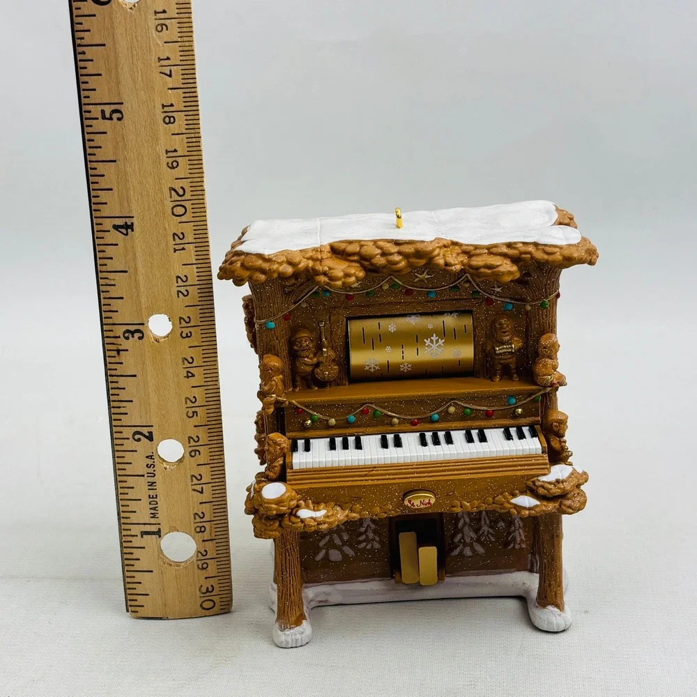 Hallmark Merry Music for Santa Player Piano Ornament Light Sound Motion‎ 2007